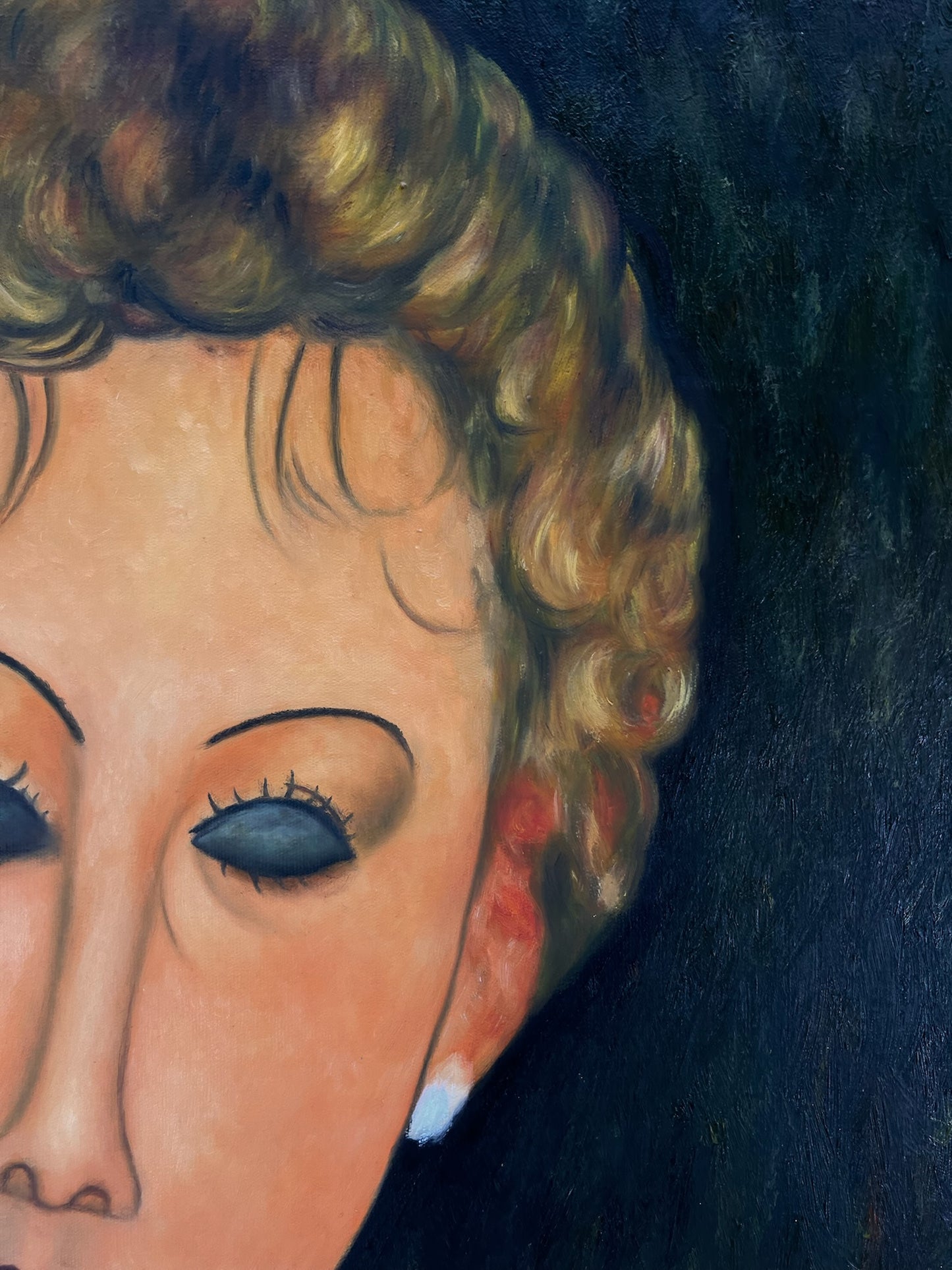 Femme avec des boucles d'oreilles – Huile sur toile peinte à la main (60 × 80 cm)